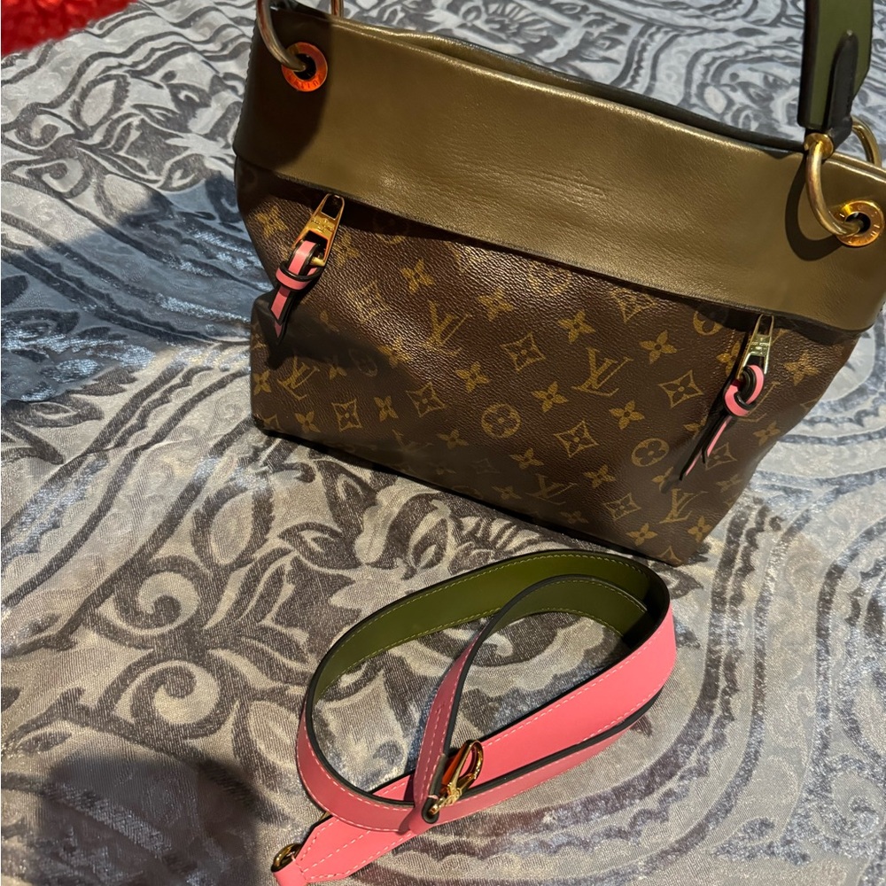Louis Vuitton handbag with original shoulder strap 100 percent authentic